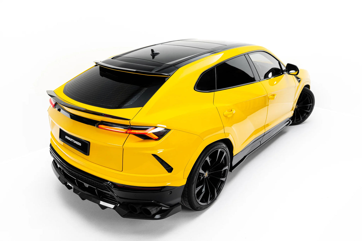 Set of Prepreg Carbon Splitters Lamborghini Urus Mk1