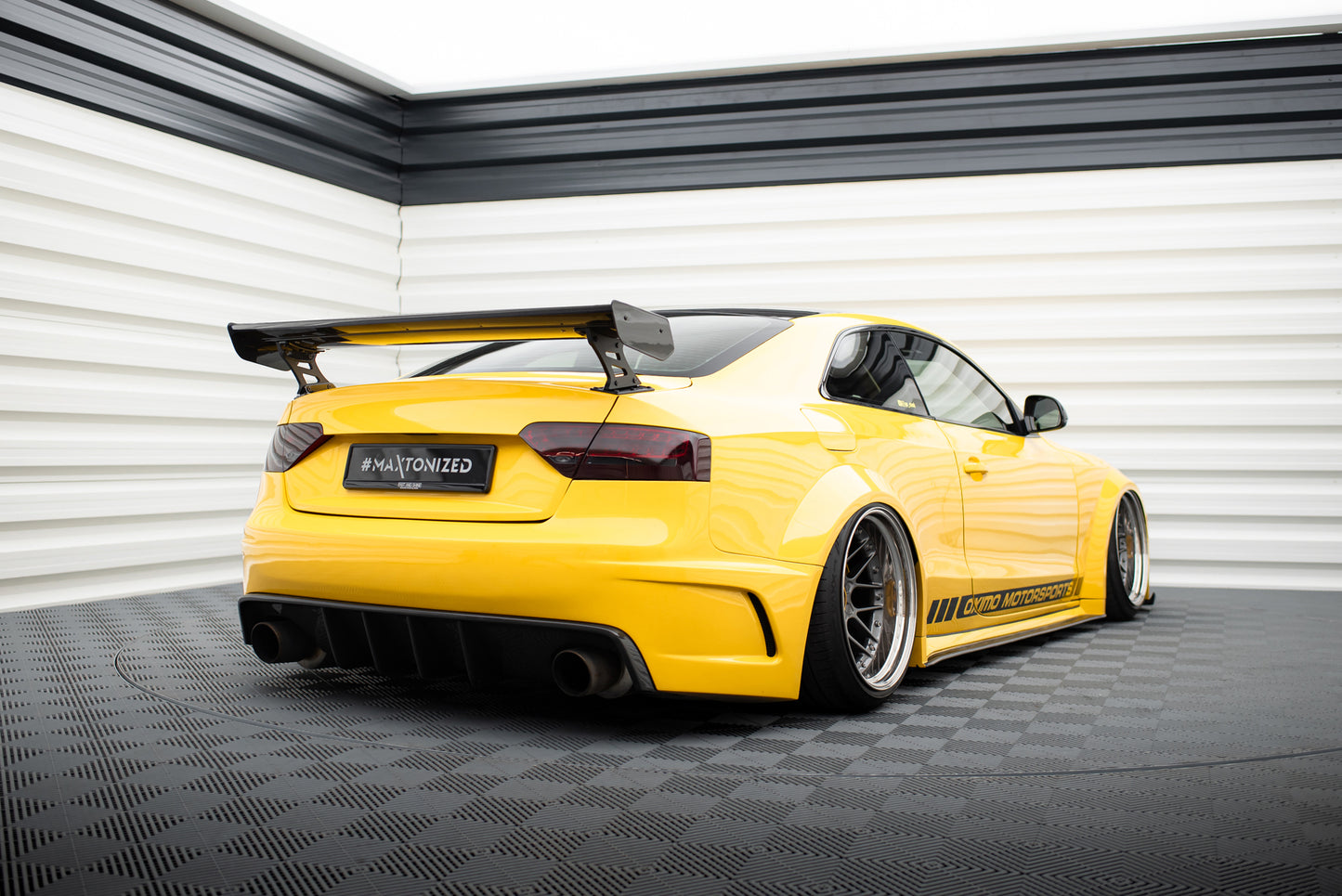Karbonowy Spoiler Z Zewnętrznymi Wspornikami pasujący do Audi A5 Coupe 8T
