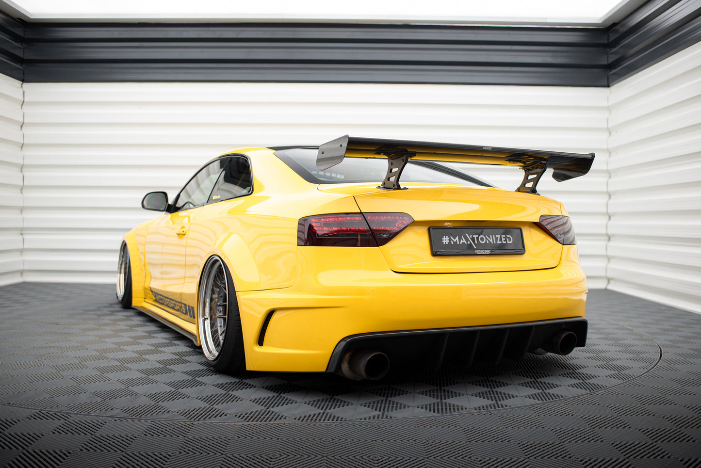 Karbonowy Spoiler Z Wewnętrznymi Wspornikami pasujący do Audi A5 Coupe 8T