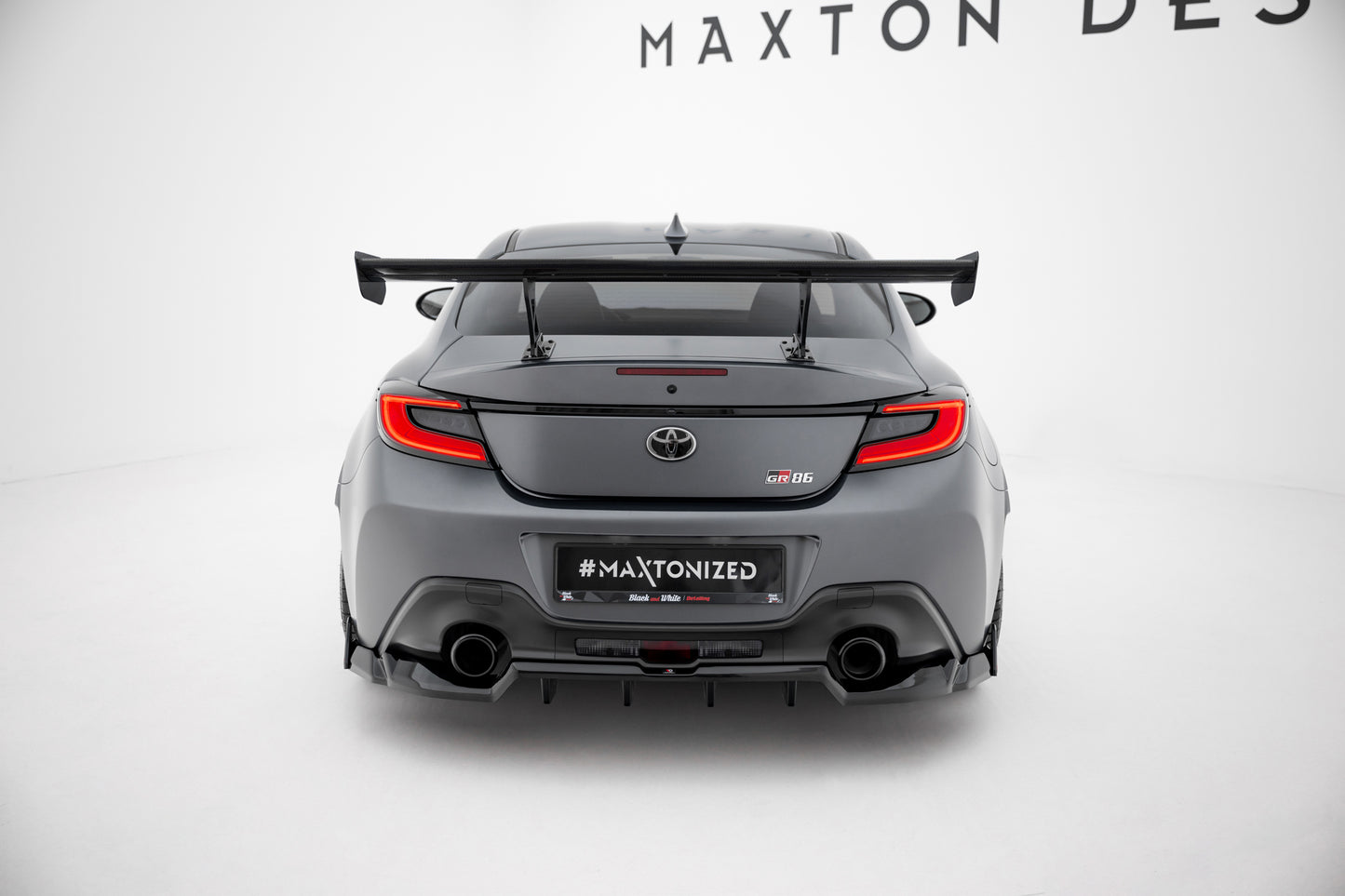 Karbonowy Spoiler Z Zewnętrznymi Wspornikami + LED pasujący do Toyota GR86 / Subaru BRZ Mk2