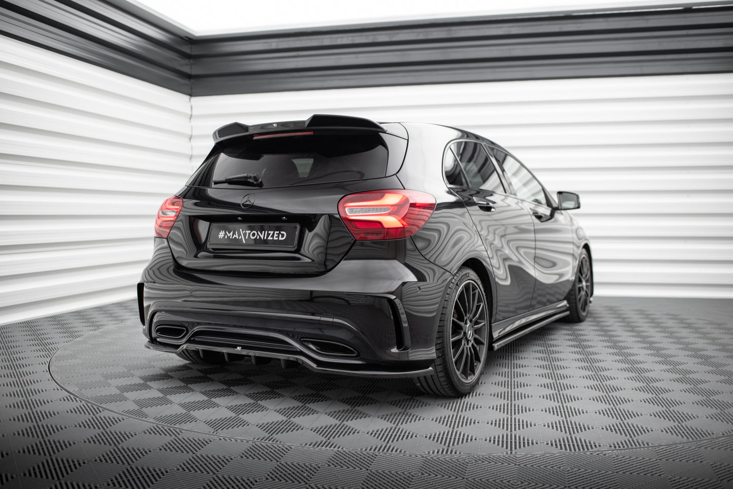 Arriere Splitter (Avec Une Barre Verticale) Mercedes-Benz A AMG-Line W176 Facelift