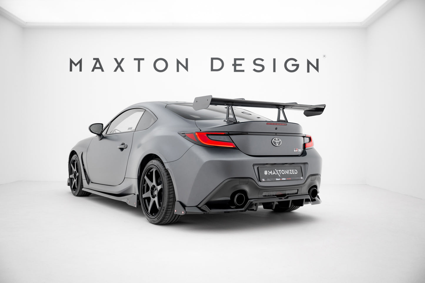 Karbonowy Spoiler Z Górnymi Mocowaniami pasujący do Toyota GR86 / Subaru BRZ Mk2