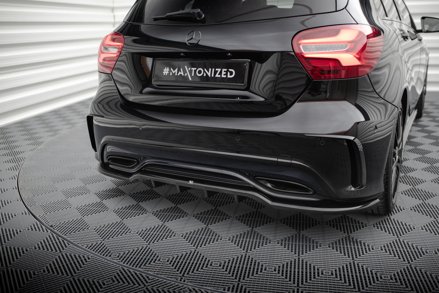 Arriere Splitter (Avec Une Barre Verticale) Mercedes-Benz A AMG-Line W176 Facelift
