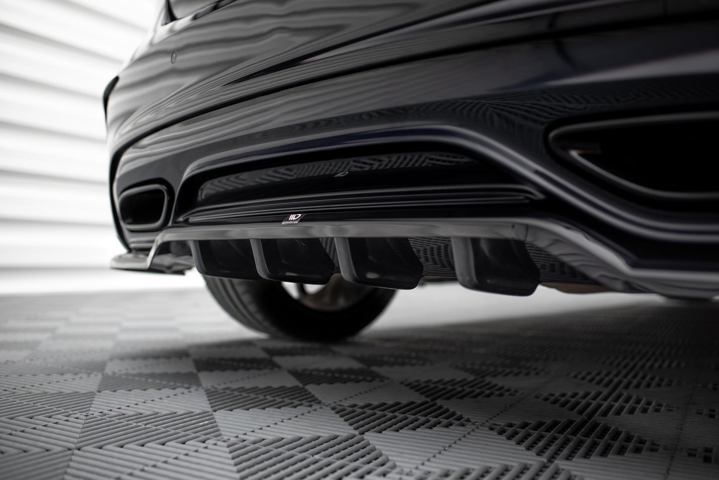 Arriere Splitter (Avec Une Barre Verticale) Mercedes-Benz A AMG-Line W176 Facelift