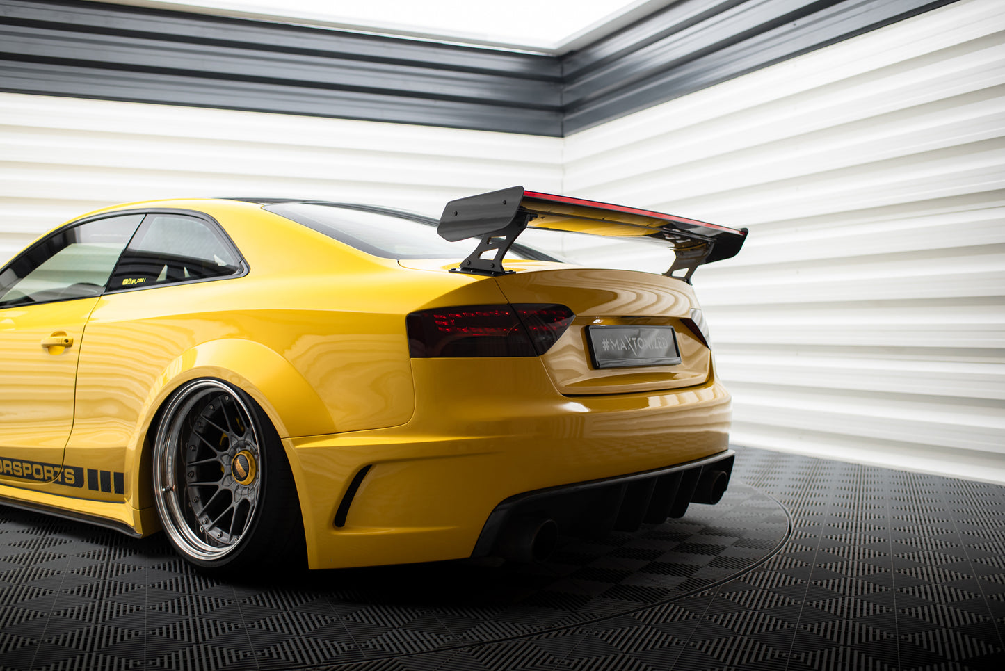 Karbonowy Spoiler Z Zewnętrznymi Wspornikami + LED pasujący do Audi A5 Coupe 8T