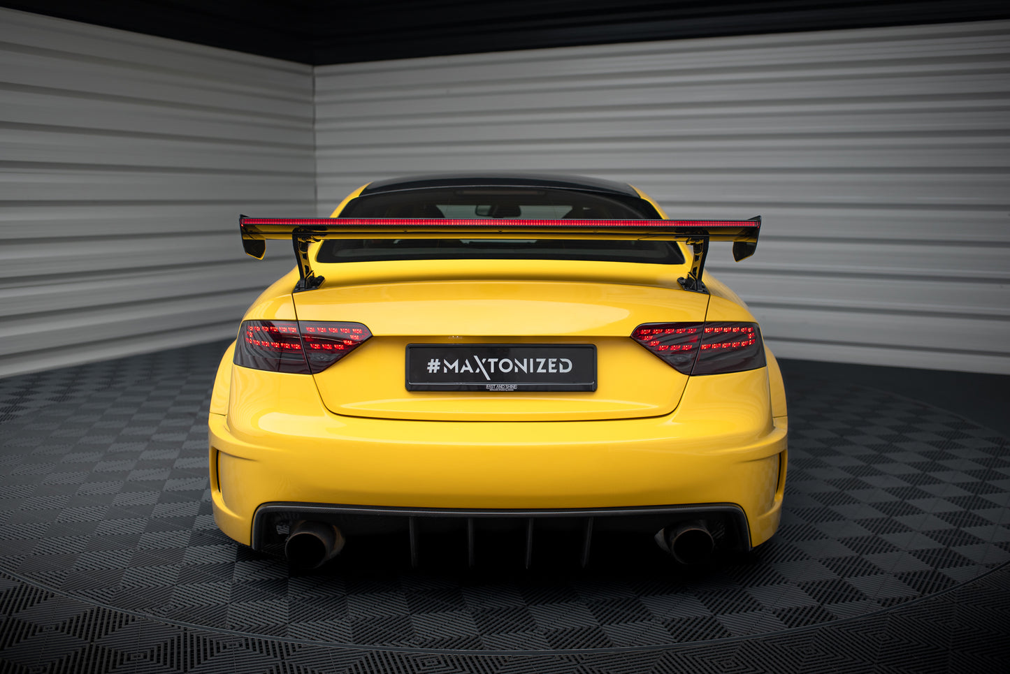 Karbonowy Spoiler Z Zewnętrznymi Wspornikami + LED pasujący do Audi A5 Coupe 8T