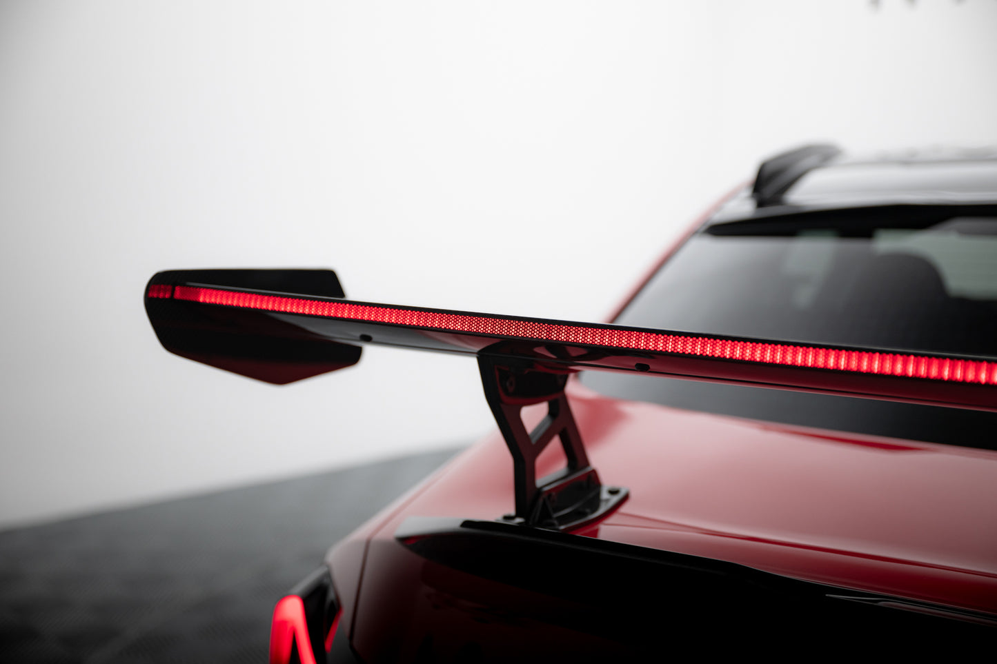 Karbonowy Spoiler Z Wewnętrznymi Wspornikami + LED pasujący do BMW M2 G87