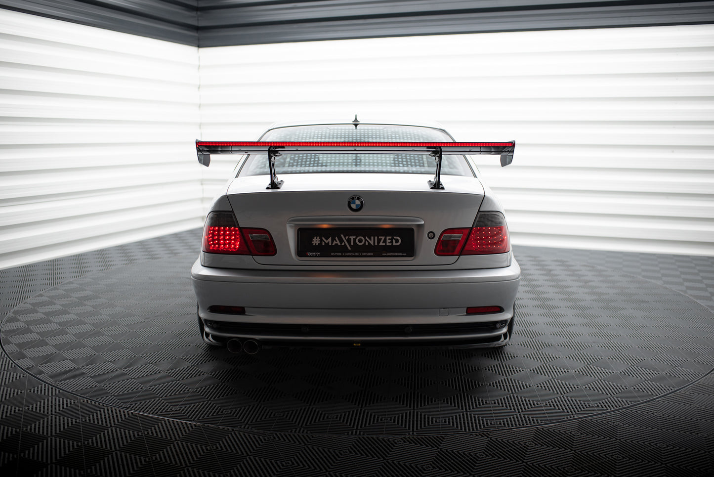 Karbonowy Spoiler Z Wewnętrznymi Wspornikami + LED BMW 3 Coupe E46