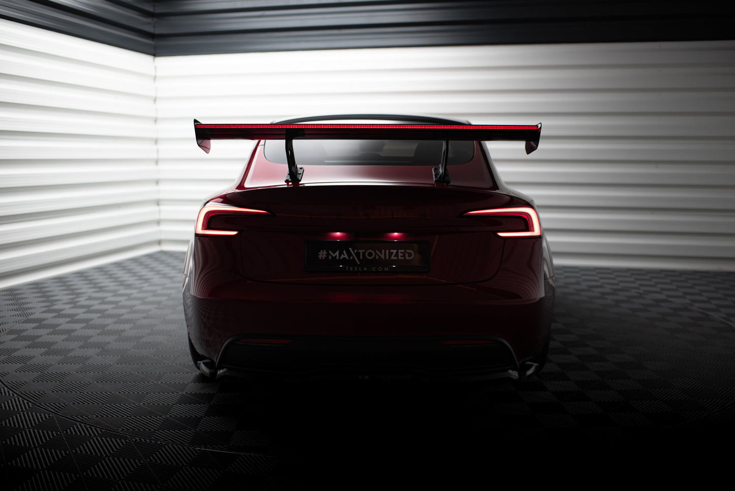 Karbonowy Spoiler + LED pasujący do Tesla Model 3