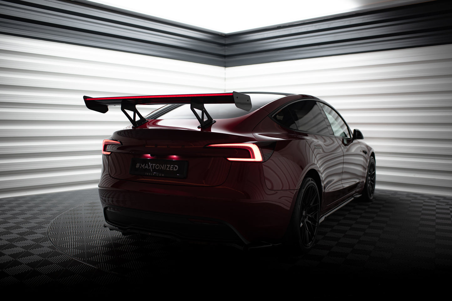 Karbonowy Spoiler + LED pasujący do Tesla Model 3