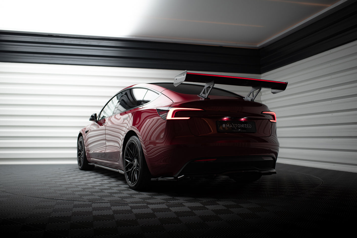 Karbonowy Spoiler + LED pasujący do Tesla Model 3