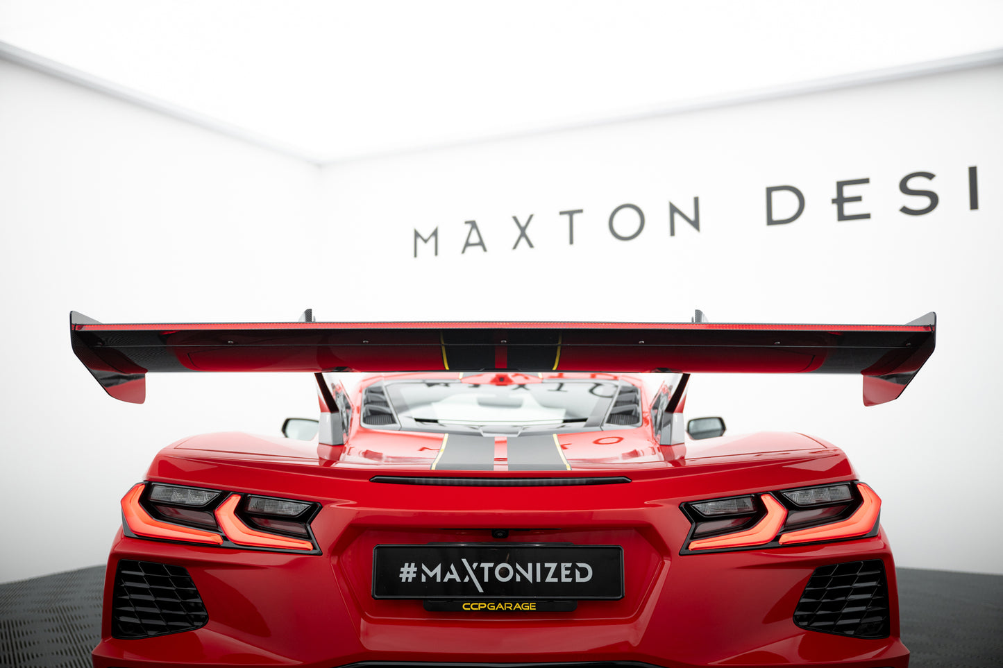 Karbonowy Spoiler + LED pasujący do Chevrolet Corvette C8