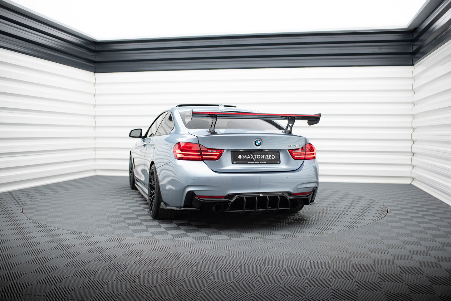 Karbonowy Spoiler Z Wewnętrznymi Wspornikami + LED pasujący do BMW 4 F32 / 4 F32 M-Pack Coupe