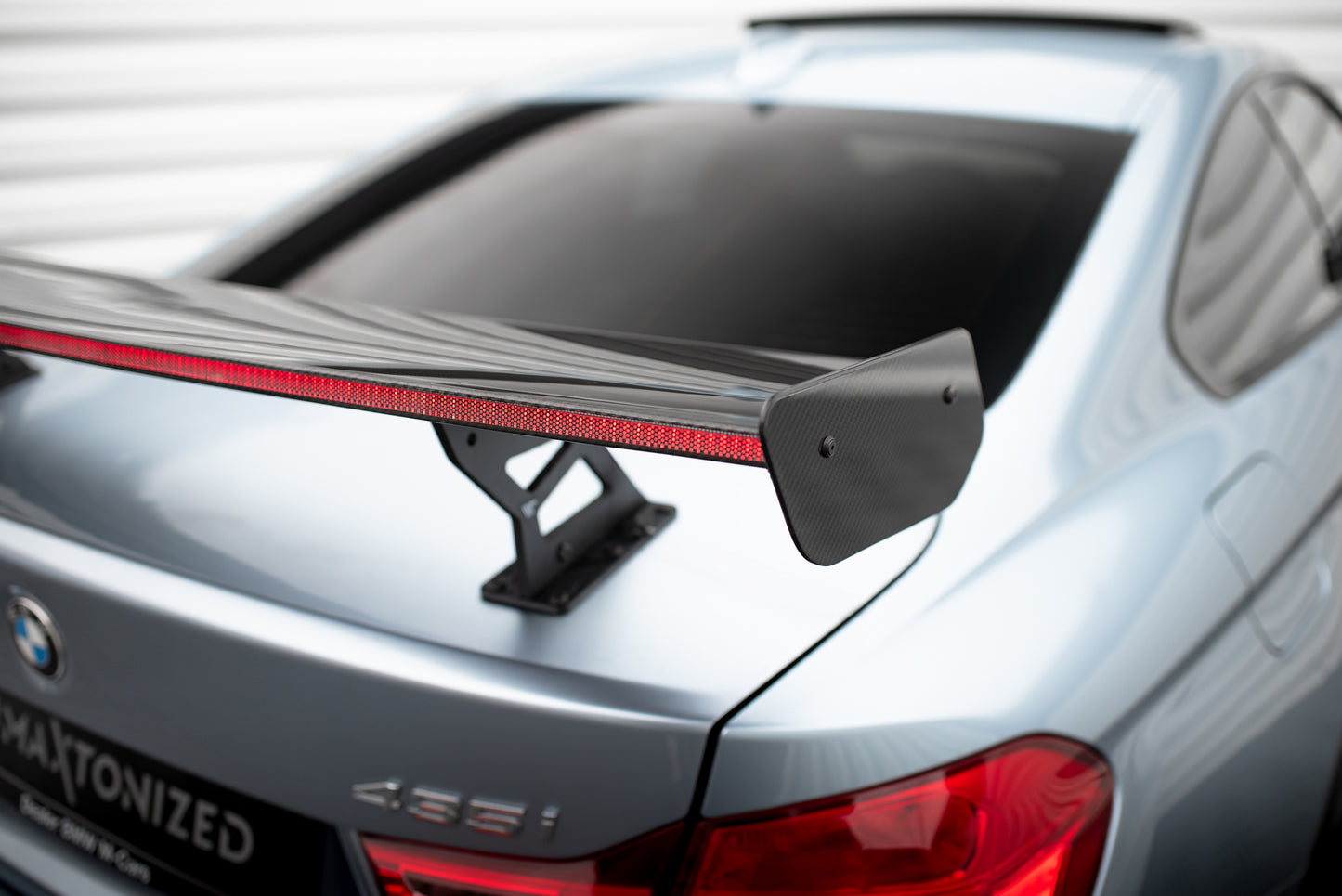 Karbonowy Spoiler Z Wewnętrznymi Wspornikami + LED pasujący do BMW 4 F32 / 4 F32 M-Pack Coupe