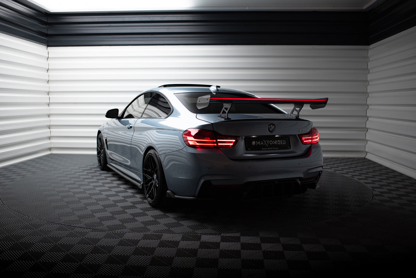 Karbonowy Spoiler Z Wewnętrznymi Wspornikami + LED pasujący do BMW 4 F32 / 4 F32 M-Pack Coupe