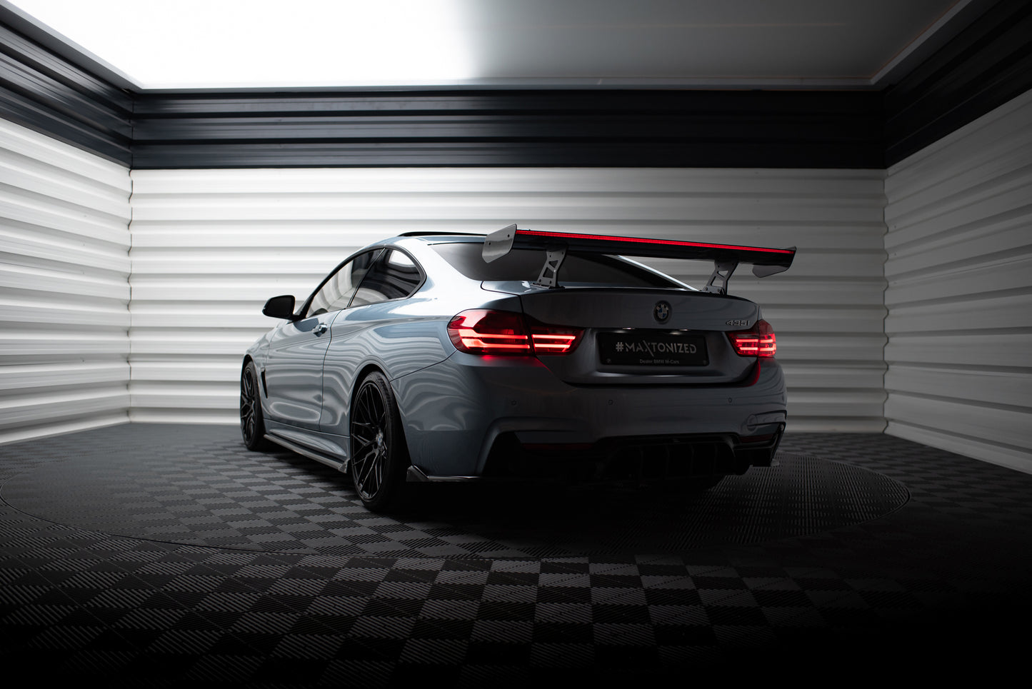 Karbonowy Spoiler Z Wewnętrznymi Wspornikami + LED pasujący do BMW 4 F32 / 4 F32 M-Pack Coupe