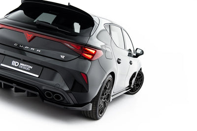Hinten Splitter (mit einem vertikalem balken) V.1 Cupra Leon Hatchback Mk1 Facelift