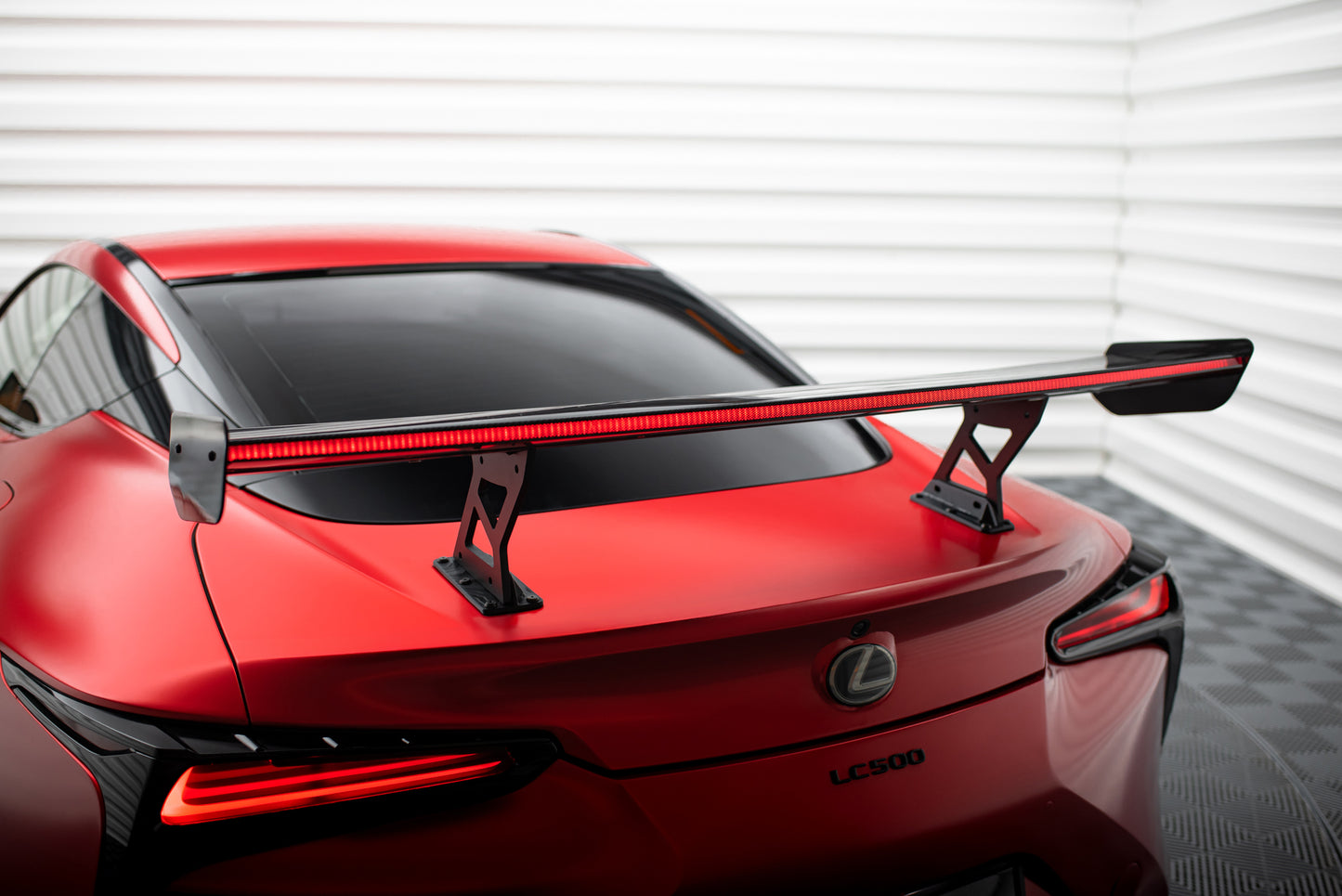 Karbonowy Spoiler + LED pasujący do Lexus LC