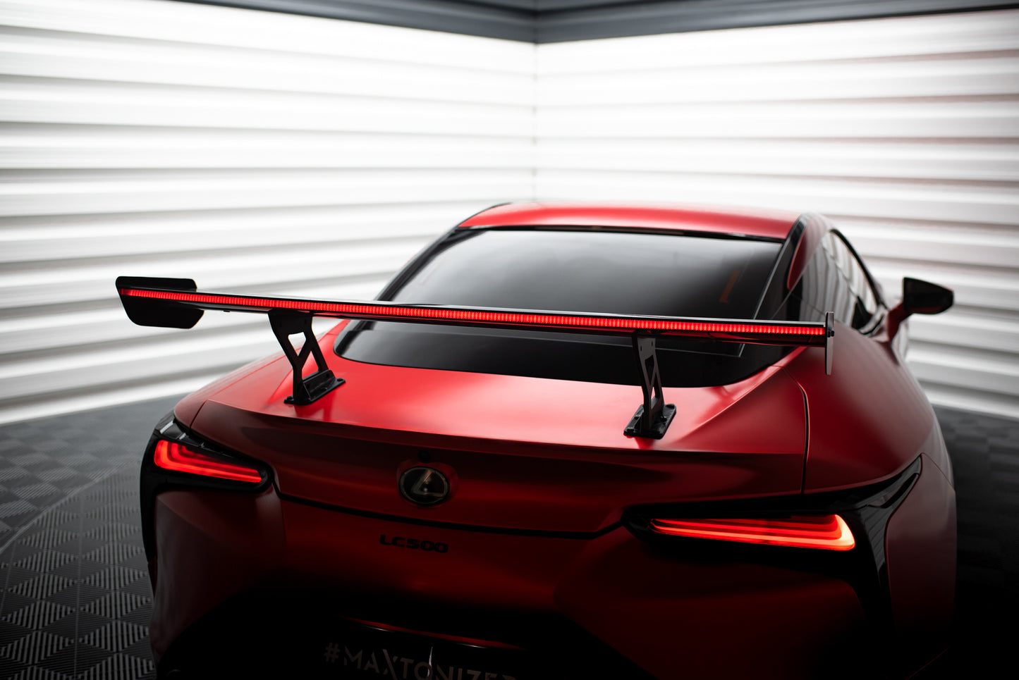 Karbonowy Spoiler + LED pasujący do Lexus LC