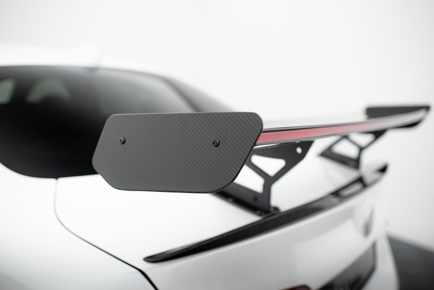 Karbonowy Spoiler + LED pasujący do Alfa Romeo Giulia Quadrifoglio