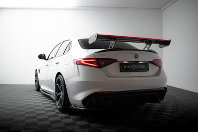 Karbonowy Spoiler + LED pasujący do Alfa Romeo Giulia Quadrifoglio