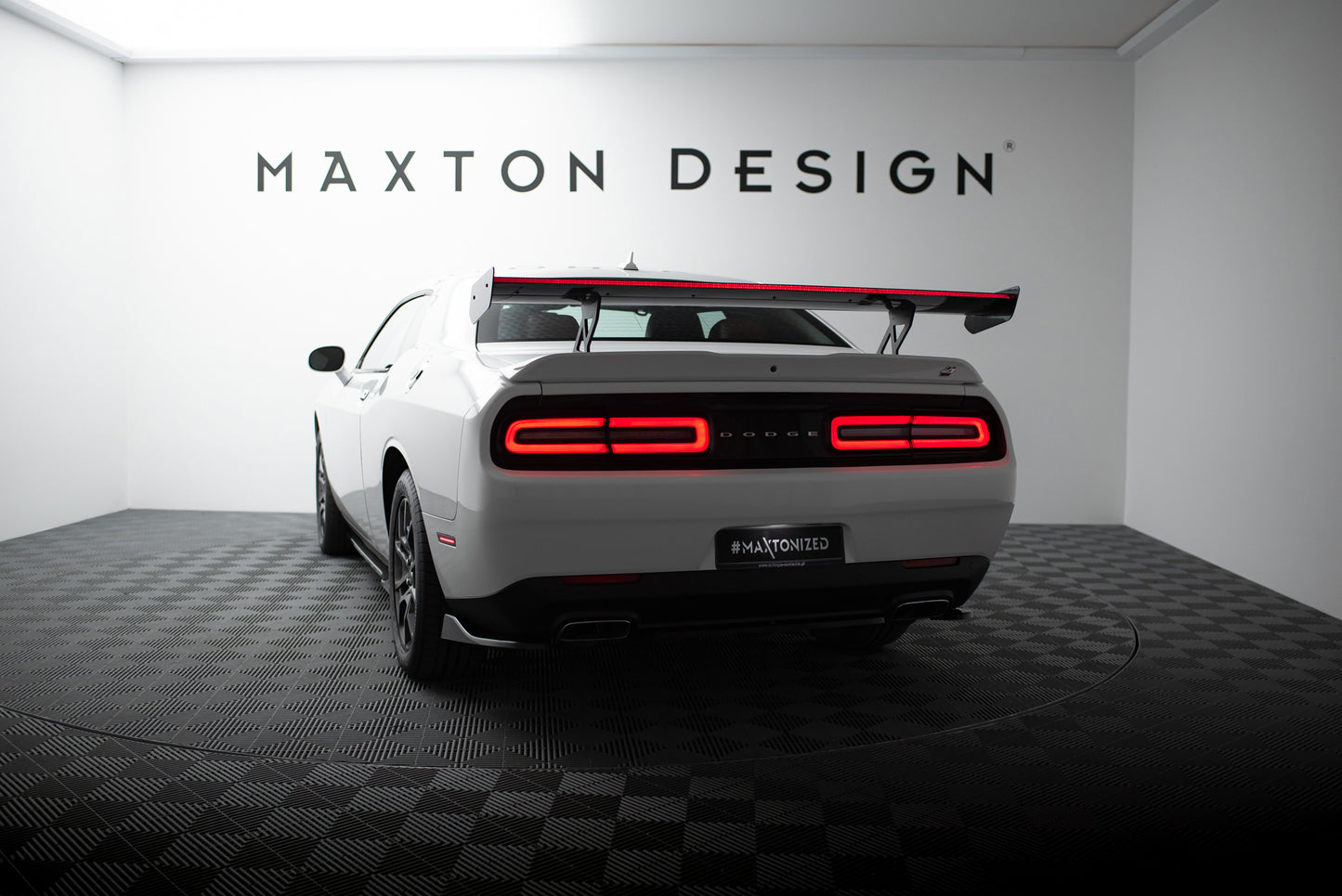 Carbon Spoiler + LED suitable for Dodge Challenger Mk3