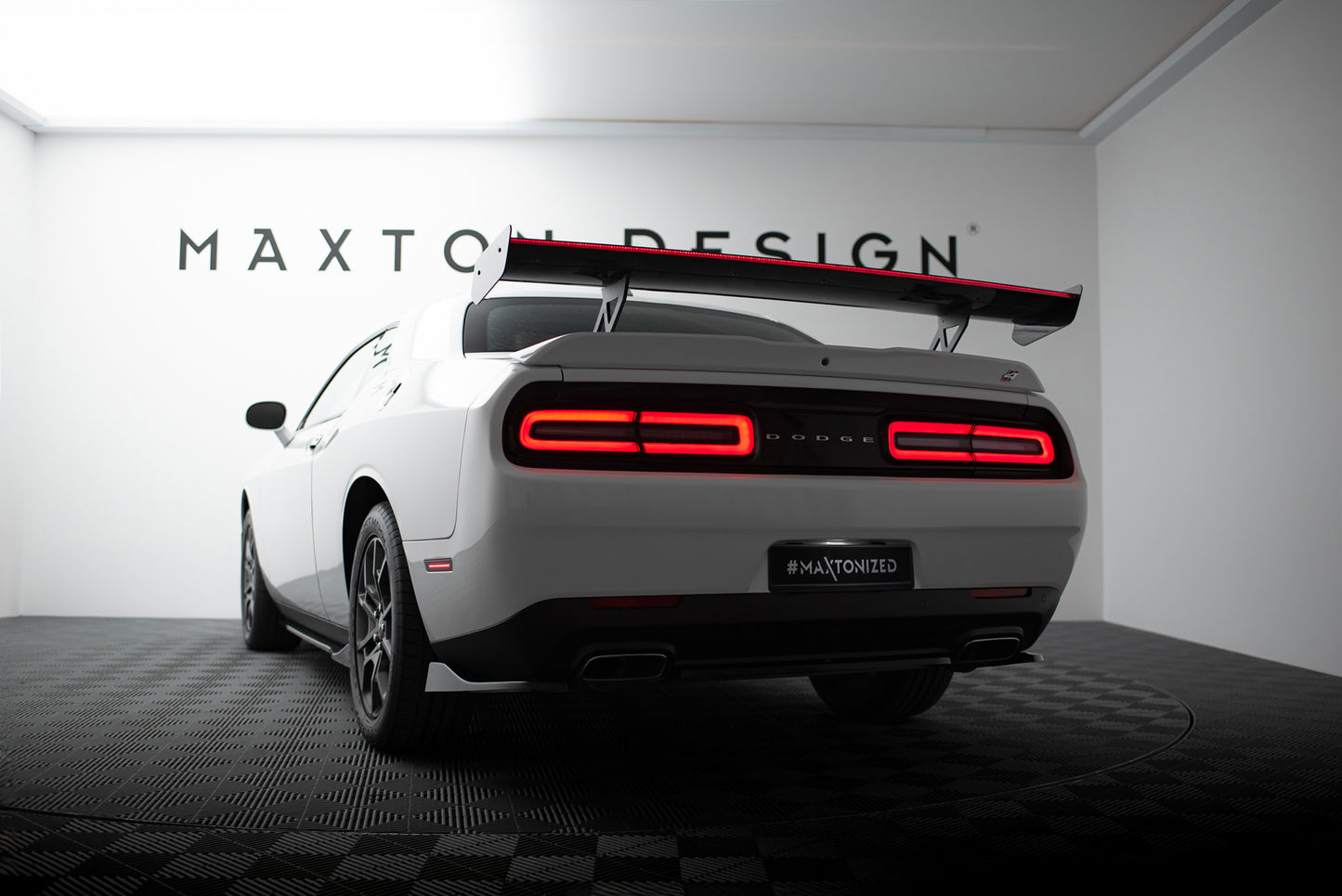 Carbon Spoiler + LED suitable for Dodge Challenger Mk3