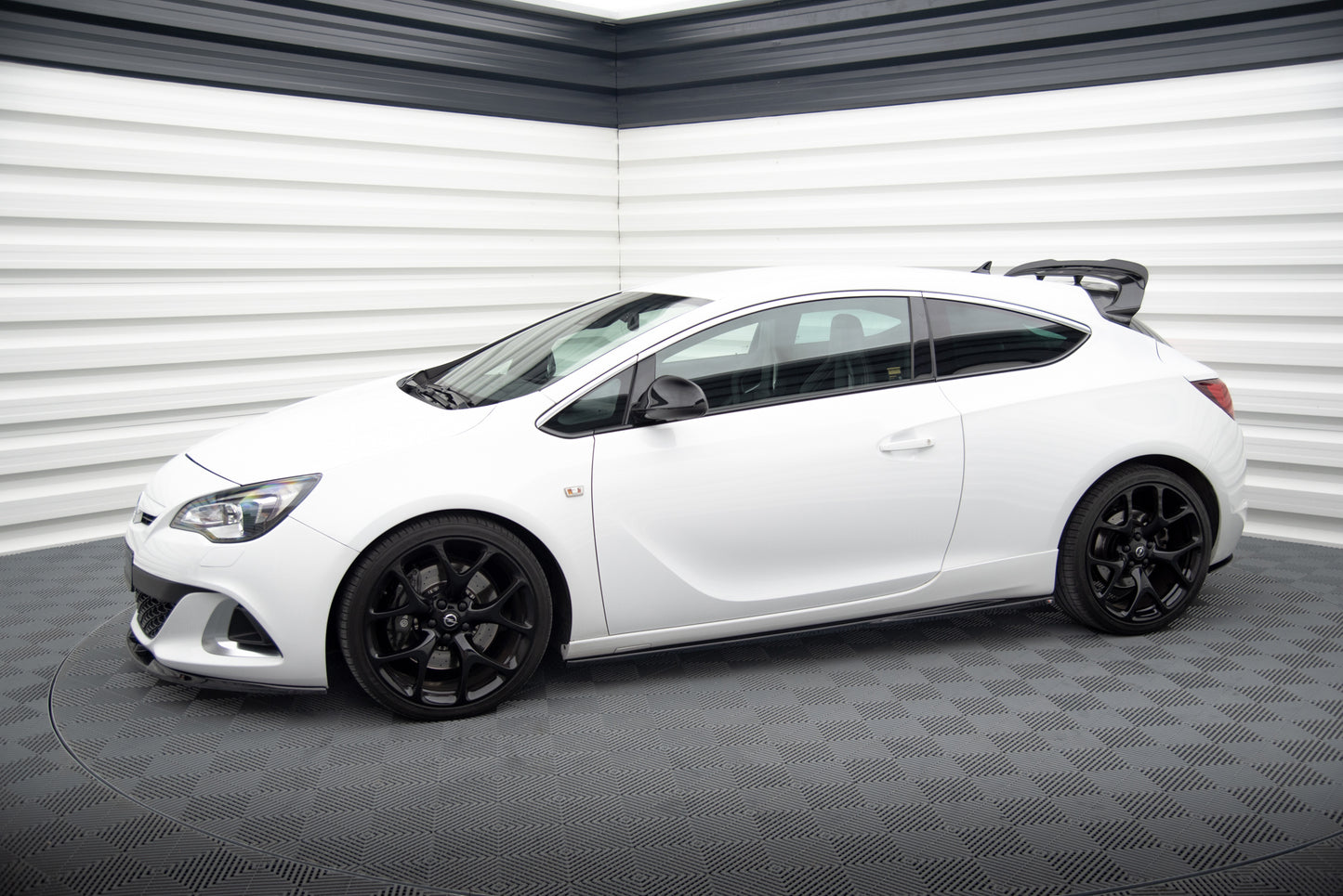 Rajouts Des Bas De Caisse Opel Astra OPC GTC J