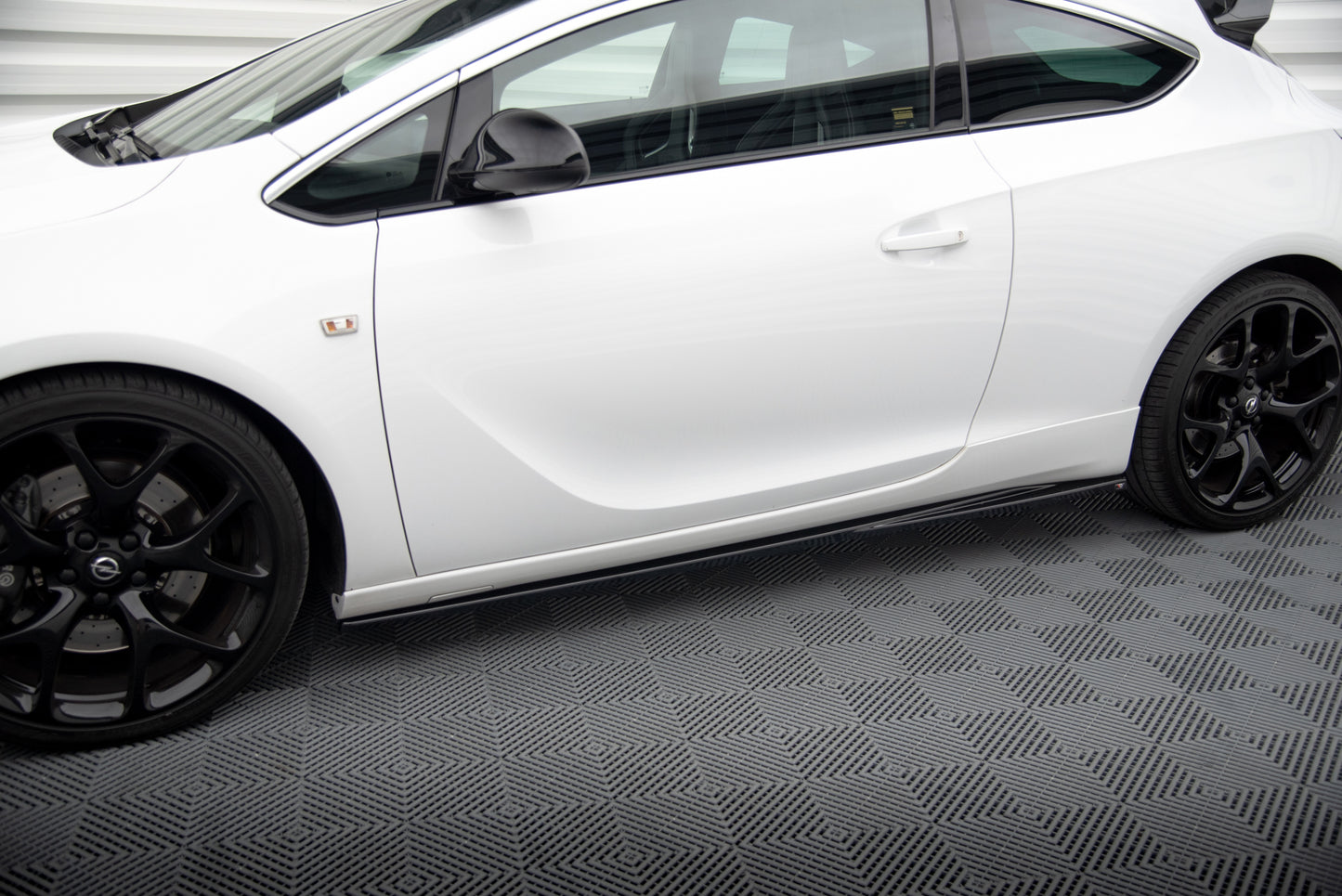 Rajouts Des Bas De Caisse Opel Astra OPC GTC J