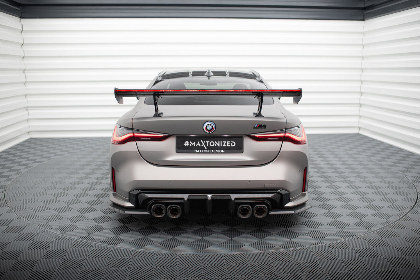 Karbonowy Spoiler Z Wewnętrznymi Wspornikami + LED pasujący do BMW M4 G82 / G82 Facelift / M440i / 4 M-Pack G22 / G22 Facelift