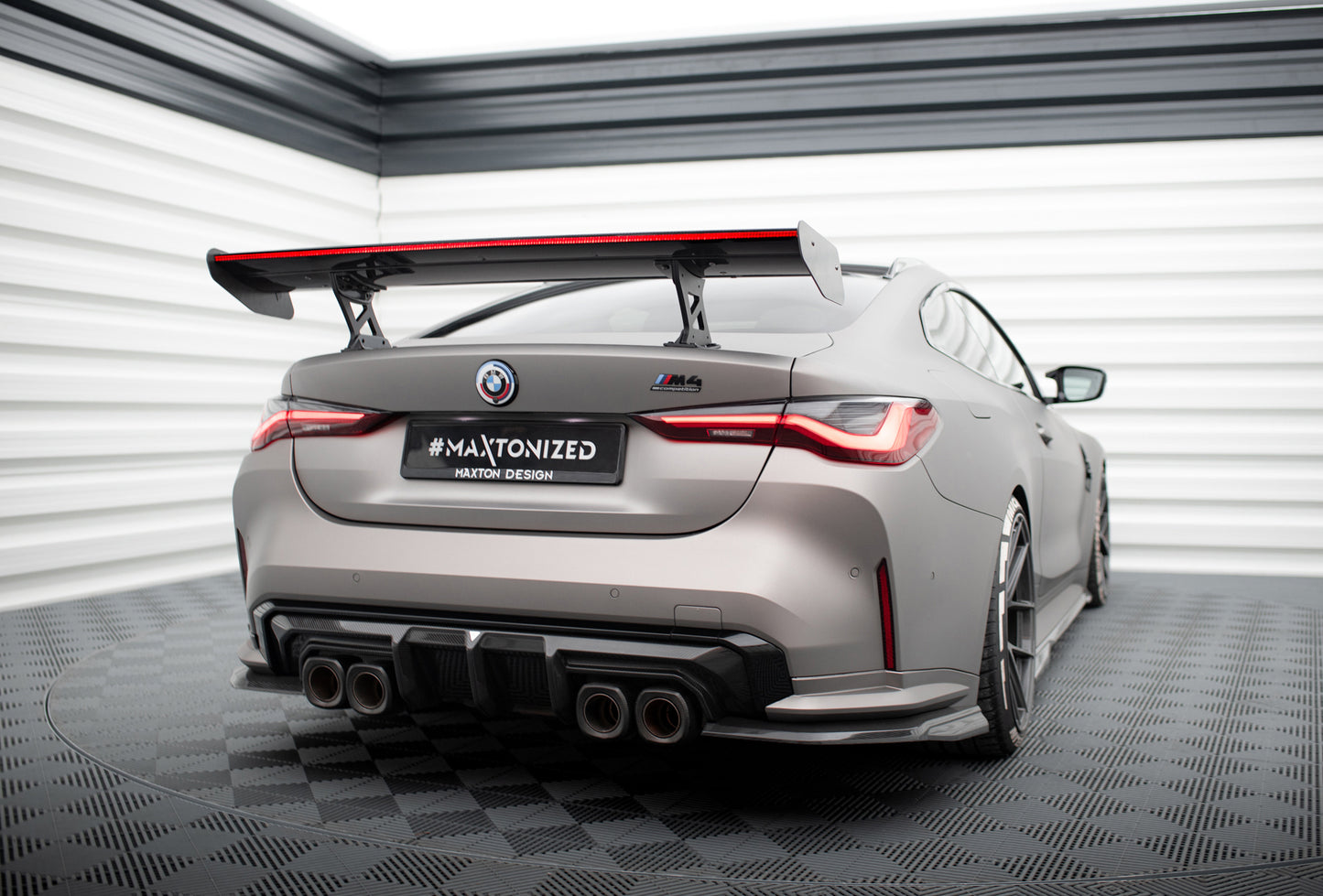 Karbonowy Spoiler Z Wewnętrznymi Wspornikami + LED pasujący do BMW M4 G82 / G82 Facelift / M440i / 4 M-Pack G22 / G22 Facelift