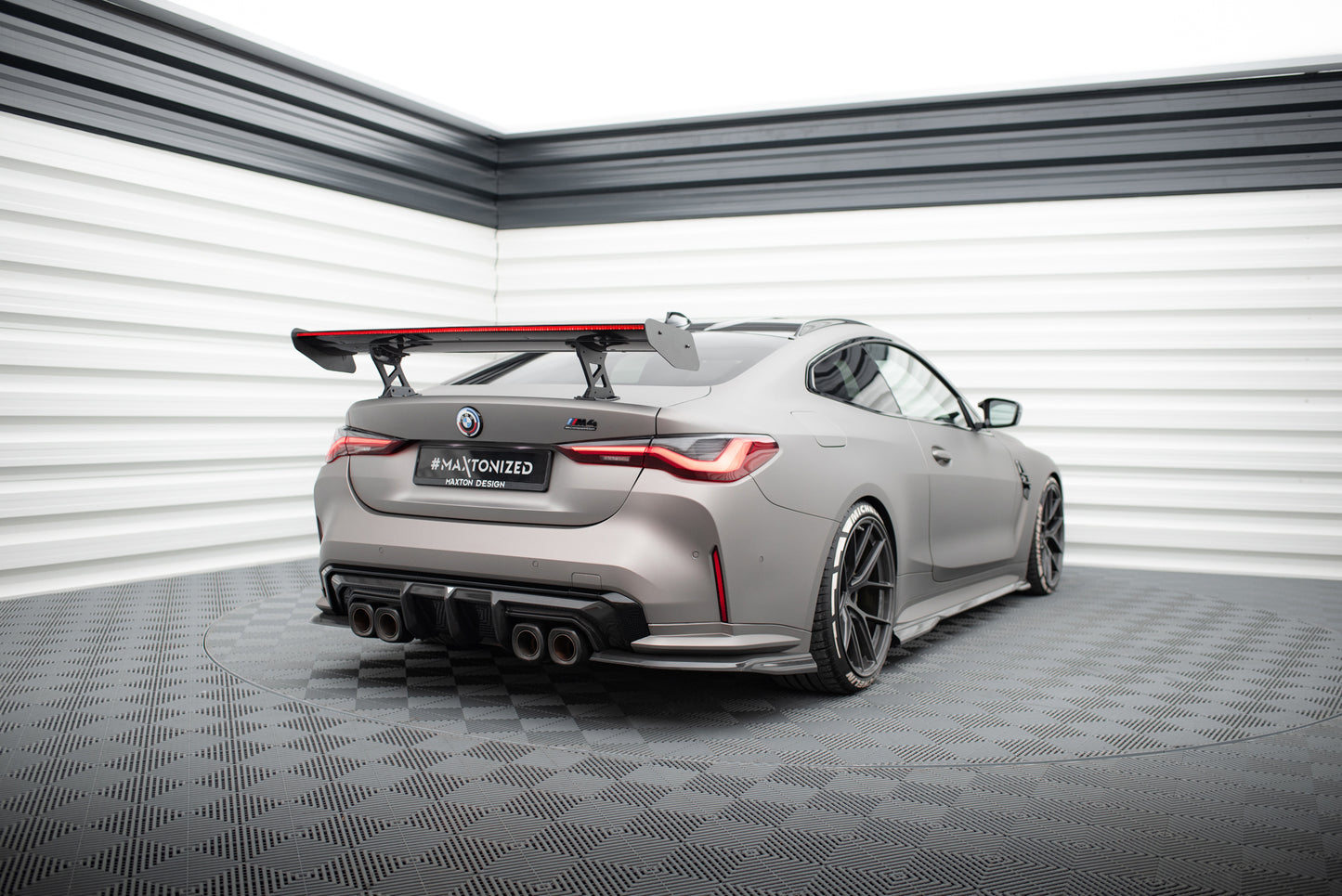 Karbonowy Spoiler Z Wewnętrznymi Wspornikami + LED pasujący do BMW M4 G82 / G82 Facelift / M440i / 4 M-Pack G22 / G22 Facelift