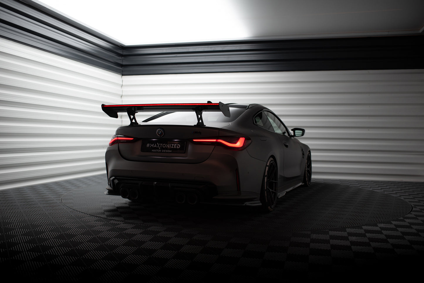 Karbonowy Spoiler Z Wewnętrznymi Wspornikami + LED pasujący do BMW M4 G82 / G82 Facelift / M440i / 4 M-Pack G22 / G22 Facelift