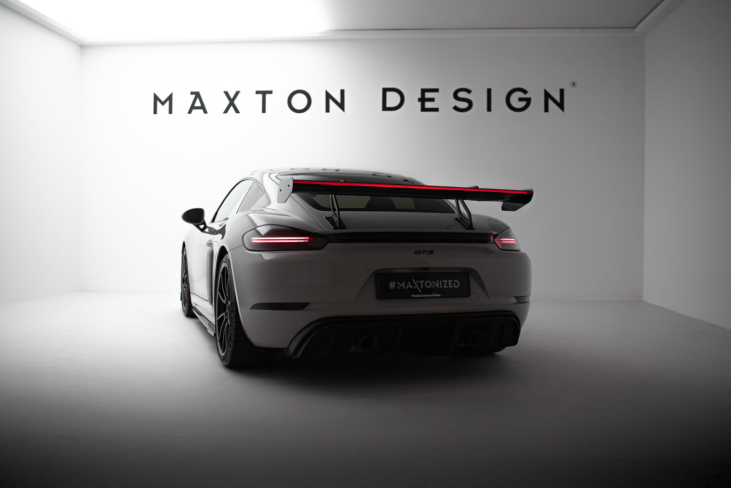 Karbonowy Spoiler Z Górnymi Mocowaniami V.2 + LED suitable for Porsche 718 Cayman 982c