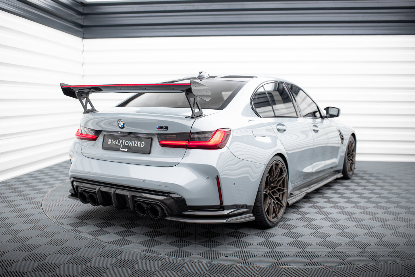 Karbonowy Spoiler Z Zewnętrznymi Wspornikami + LED pasujący do BMW M3 G80 / M340i G20 / 3 M-Pack G20 / 3 Standard G20