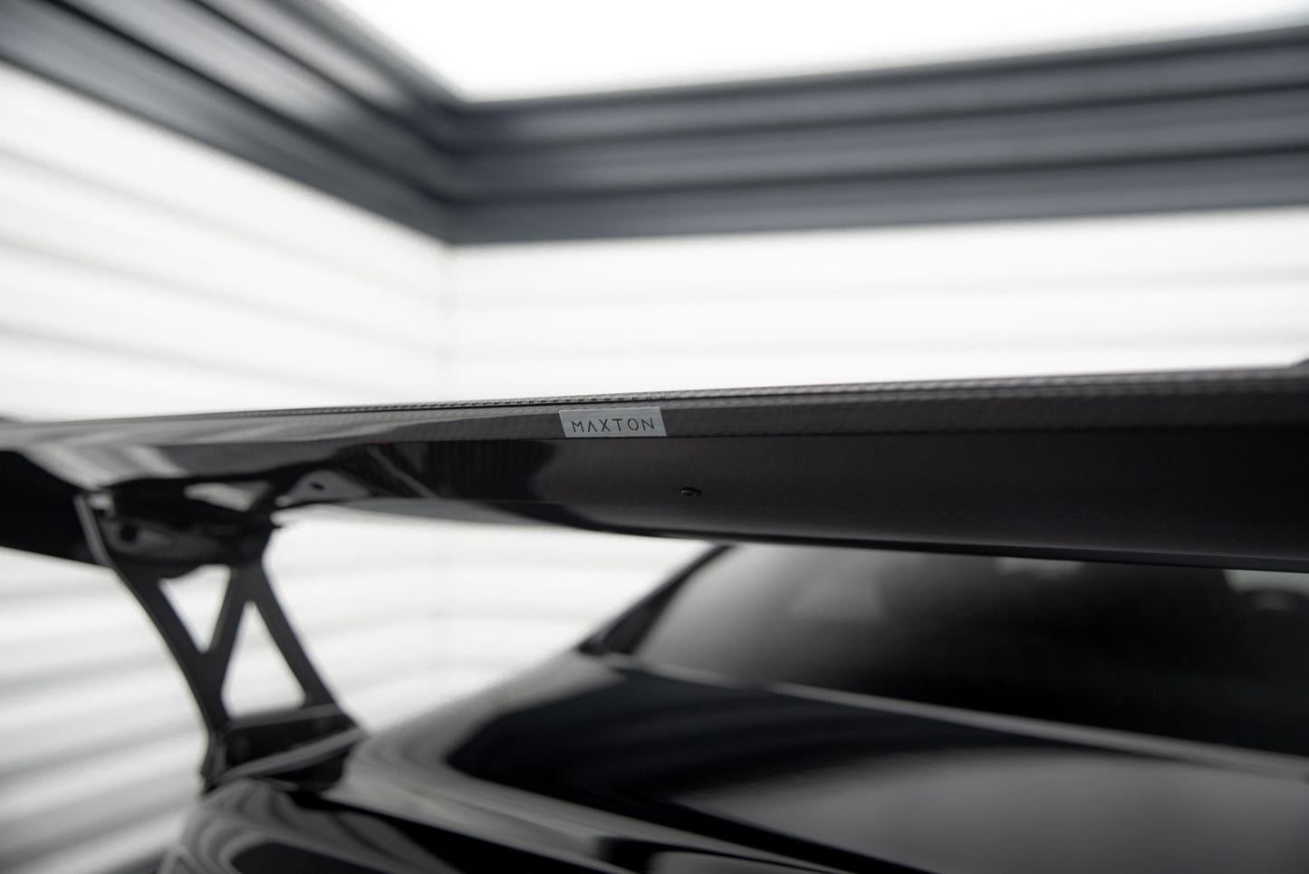 Karbonowy Spoiler Z Zewnętrznymi Wspornikami pasujący do BMW M2 G87 / M240i / 2 M-Pack / 2 Standard G42