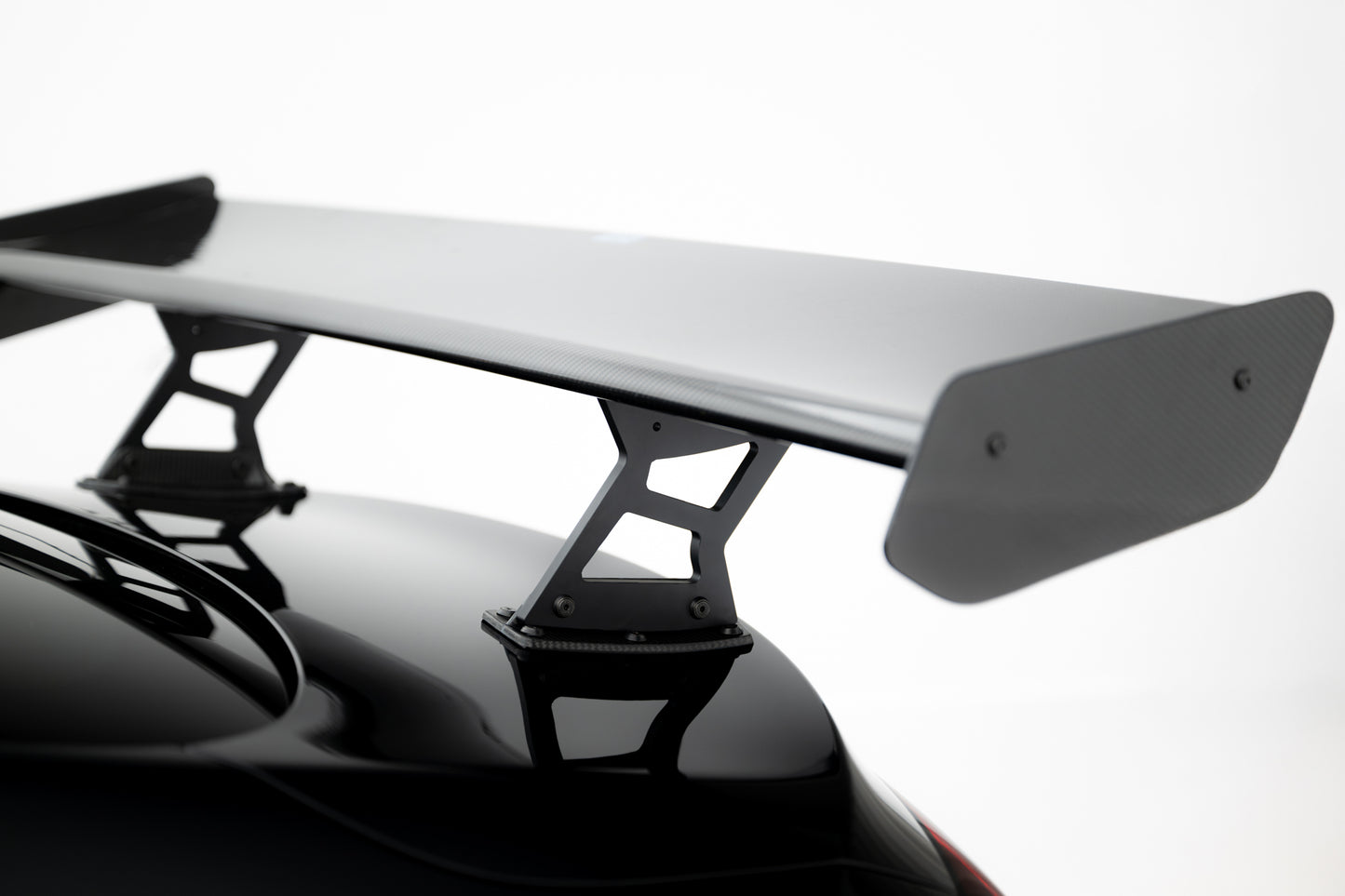 Karbonowy Spoiler V.2 + LED do Mercedes-Benz CLE AMG-Line C236
