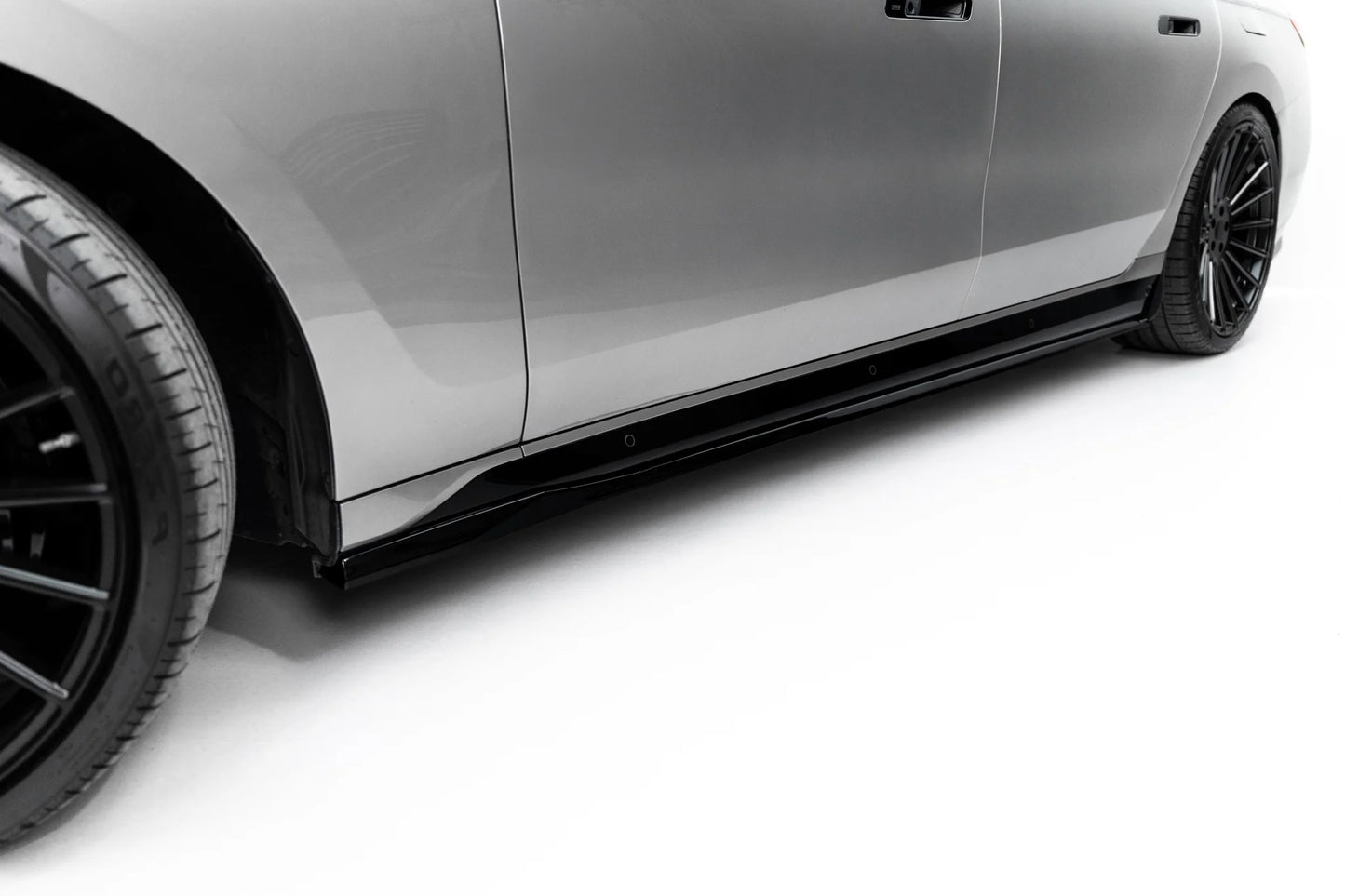 Zestaw Splitterów pasujący do BMW M760e G70