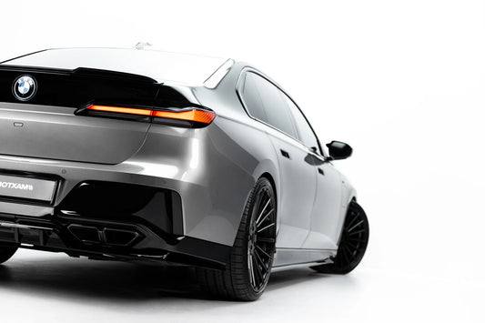 Arriere Splitter (avec une barre verticale) V.2 compatible avec BMW M760e G70