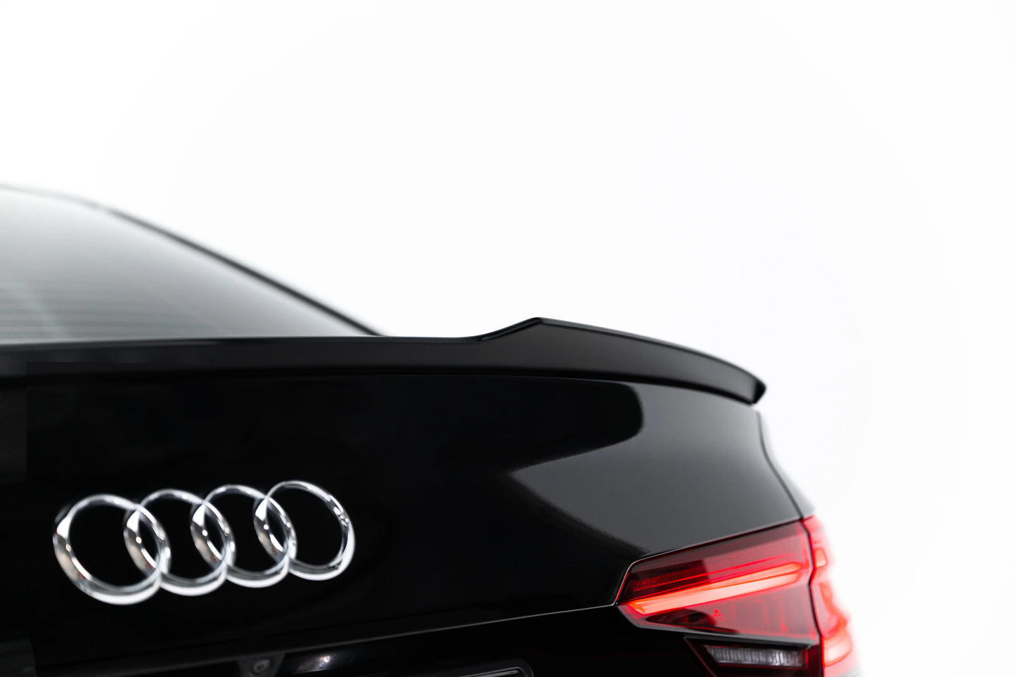 Spoiler Cap V.1 compatible avec Audi S4 / A4 Standard / S-Line / Competition Sedan B9 / B9 Facelift