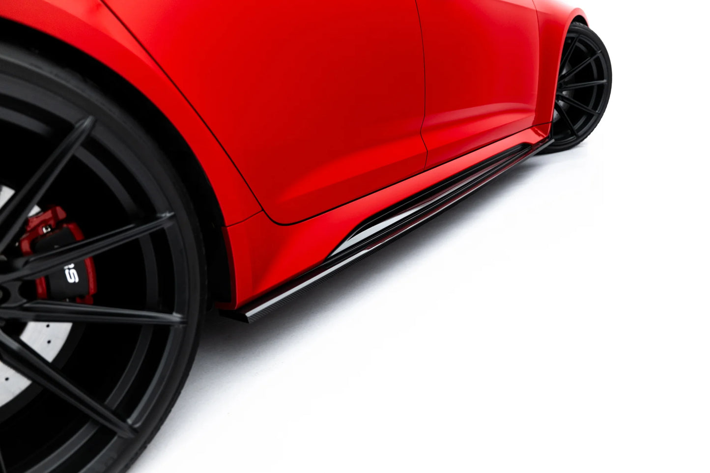 Prepreg Carbon Fiber Side Skirts suitable for Audi RS6 C8 / C8 Facelift