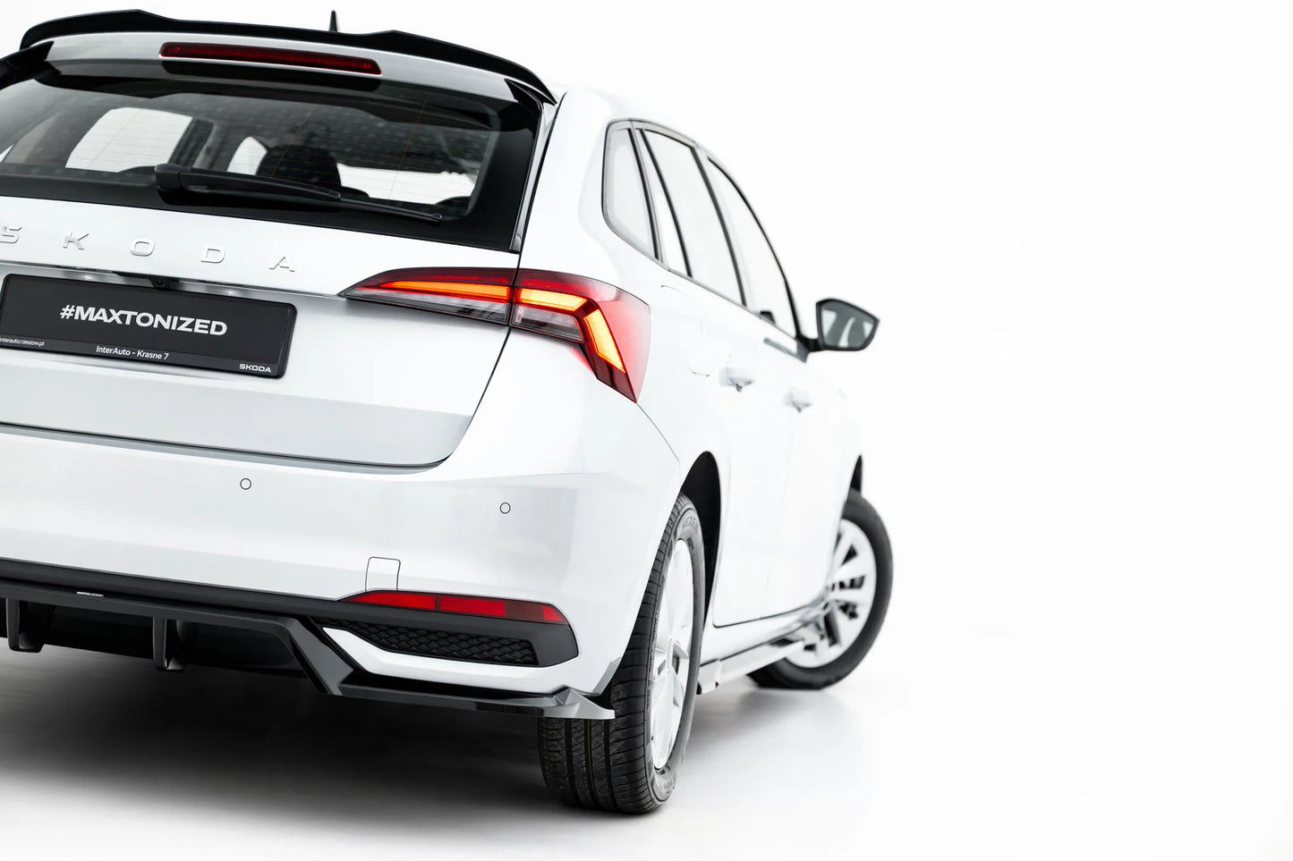Arriere Splitter (avec une barre verticale) Skoda Scala Mk1 Facelift