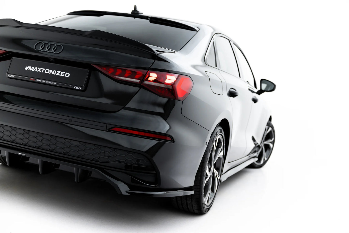 Arriere Splitter (avec une barre verticale)  Audi A3 Sedan 8Y Facelift