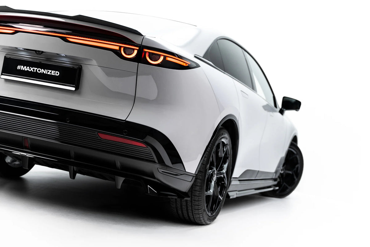 Hinten Splitter (mit einem vertikalem balken) passend für Mazda 6e Mk1