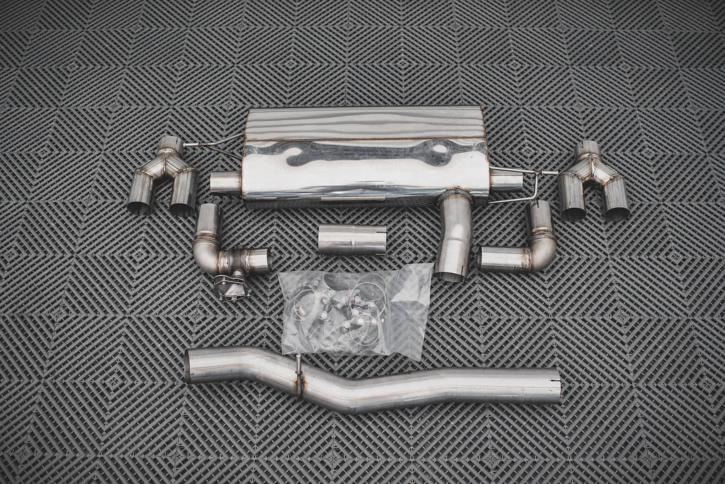 Dokładka Tylna V.3 + Wydech Milltek Sport BMW M135i F40