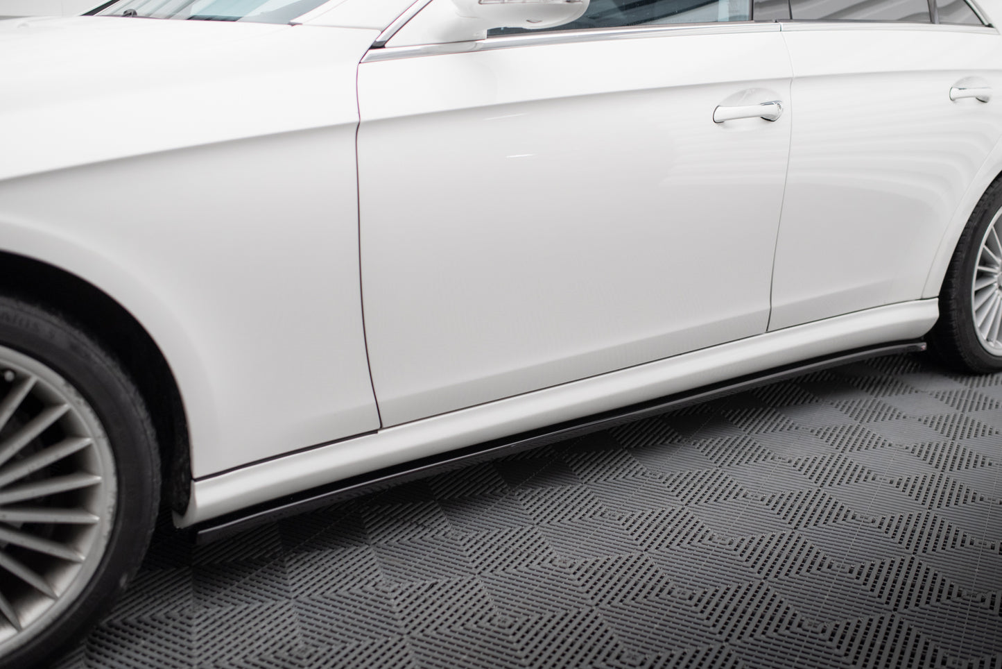 Side Skirts Diffusers  Mercedes CLS C219 55AMG