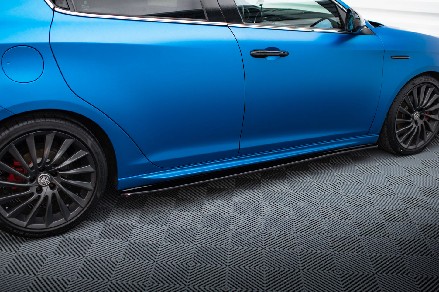 Side Skirts Diffusers V.1  Alfa Romeo Giulietta