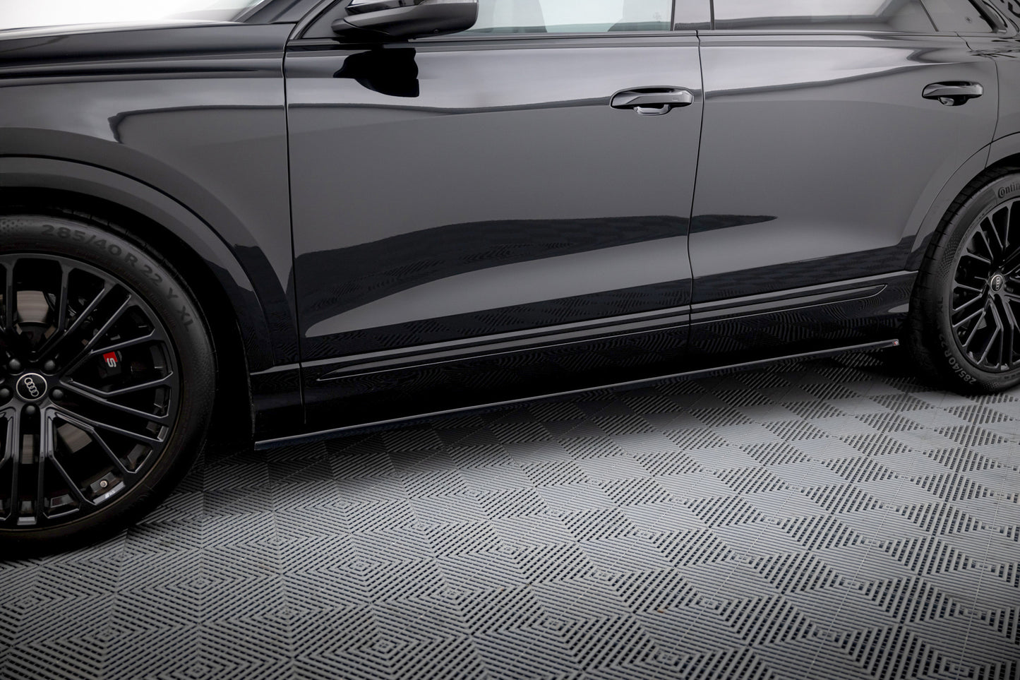 Side skirts Diffusers  V.1 Audi Q8 S-line / SQ8 Mk1 Facelift