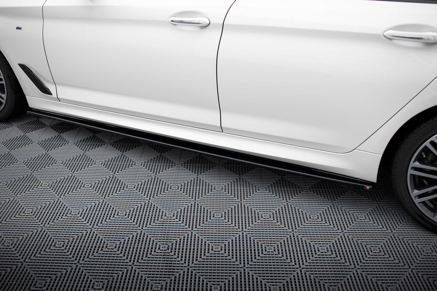Side Skirts Diffusers V.1 BMW 5 M-Pack / M550d / M550i G30/ G31 