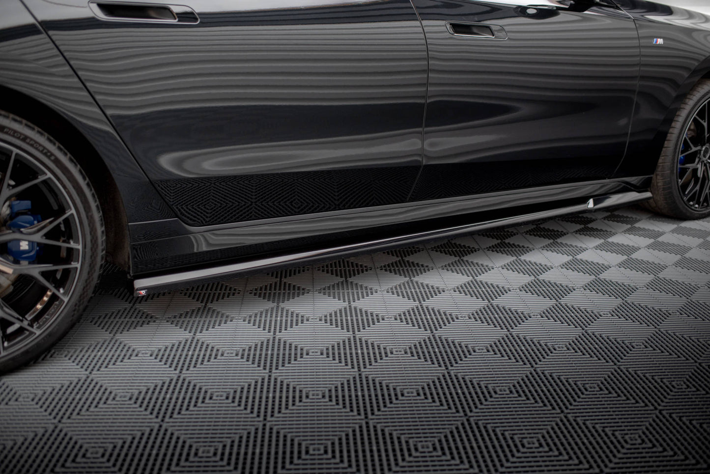 Side Skirts Diffusers V.1 BMW 740d xDrive M-pack / 740i xDrive M-Pack G70